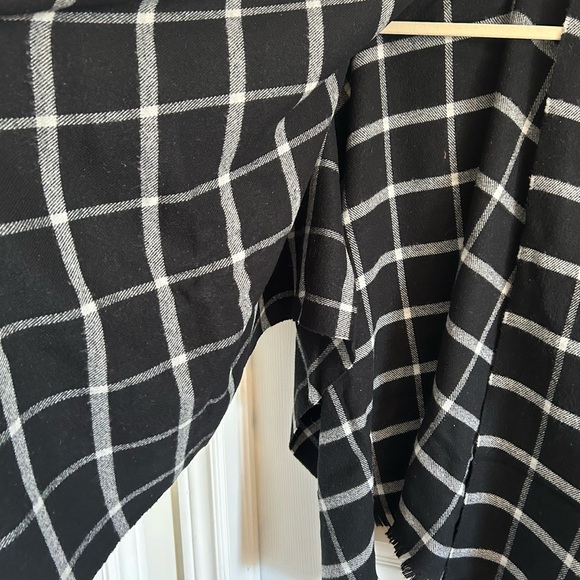 Gap Poncho - Picture 2 of 2